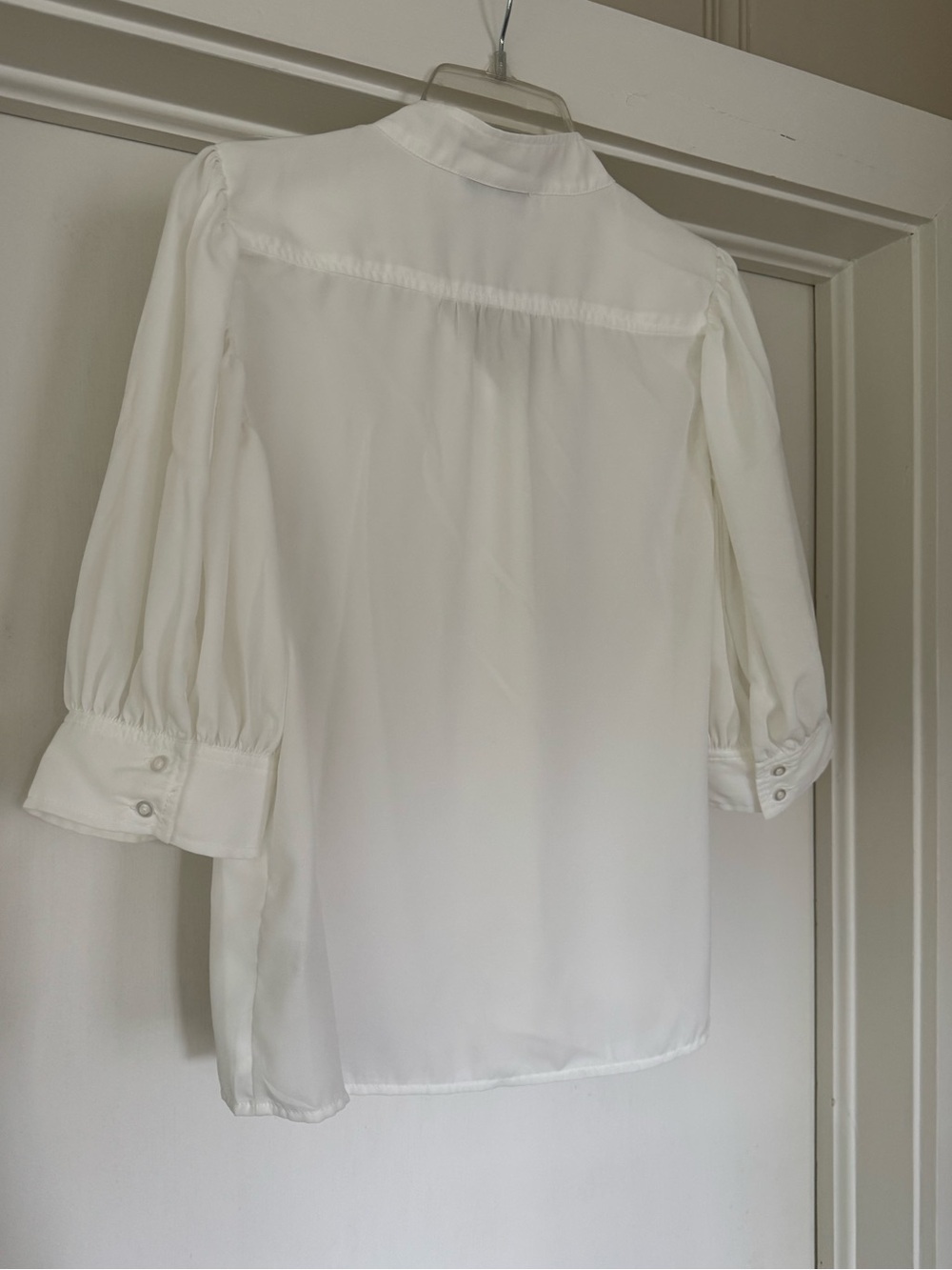 Cece cream lined blouse with hidden placket - Picture 4 of 7